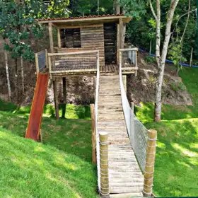 Playground e tirolesa